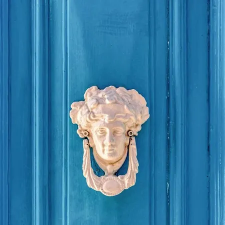 Lovely Near Promenade *