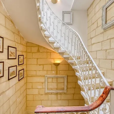 Maltese Charm With Private Terrace With 2 Min To Lägenhet Sliema