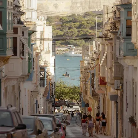 Maltese Charm With Private Terrace With 2 Min To Apartament