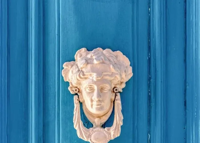 Lovely Near Promenade *