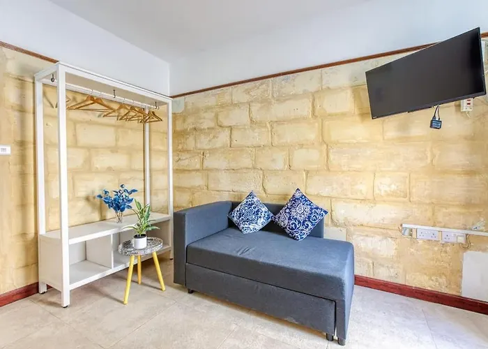 Lovely Near Promenade *