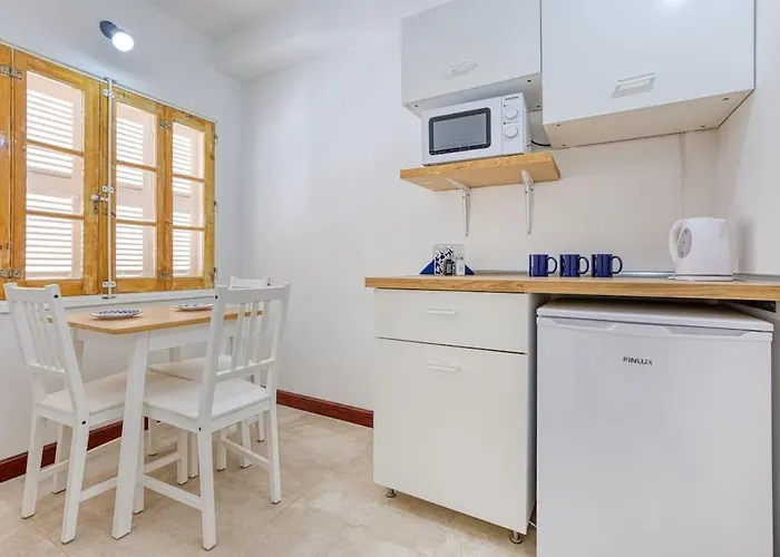 Lovely Near Promenade Apartament