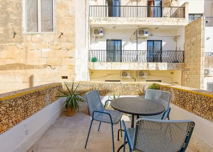 Lovely Near Promenade *