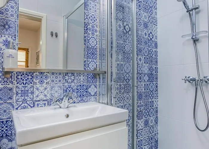 Lovely Near Promenade Apartament